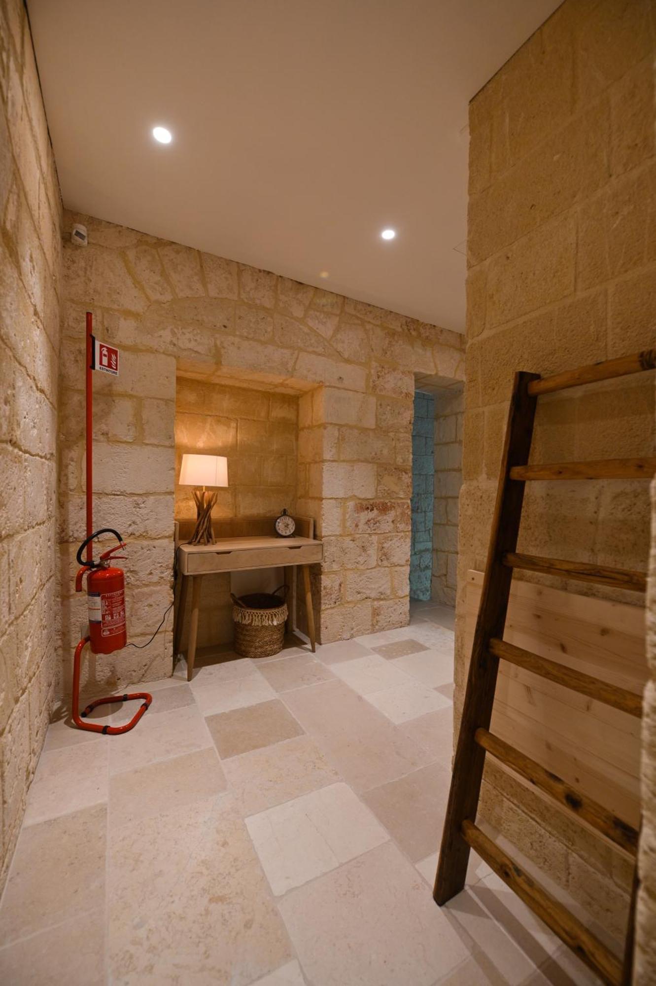 バーリ Palazzo Momi Bed & Breakfast エクステリア 写真